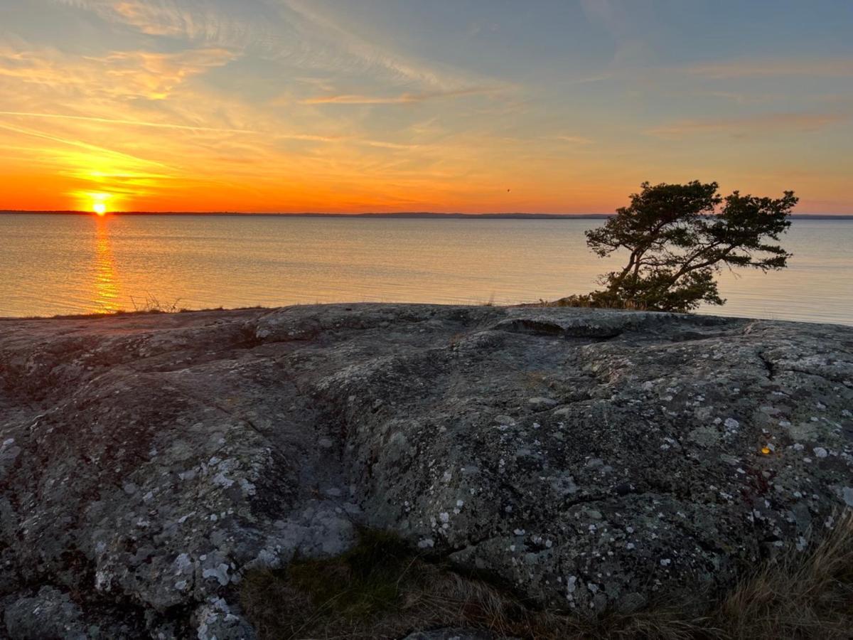 Exclusive Tranquil Villa By The Sea, Boat Available Drottningskär Exterior photo