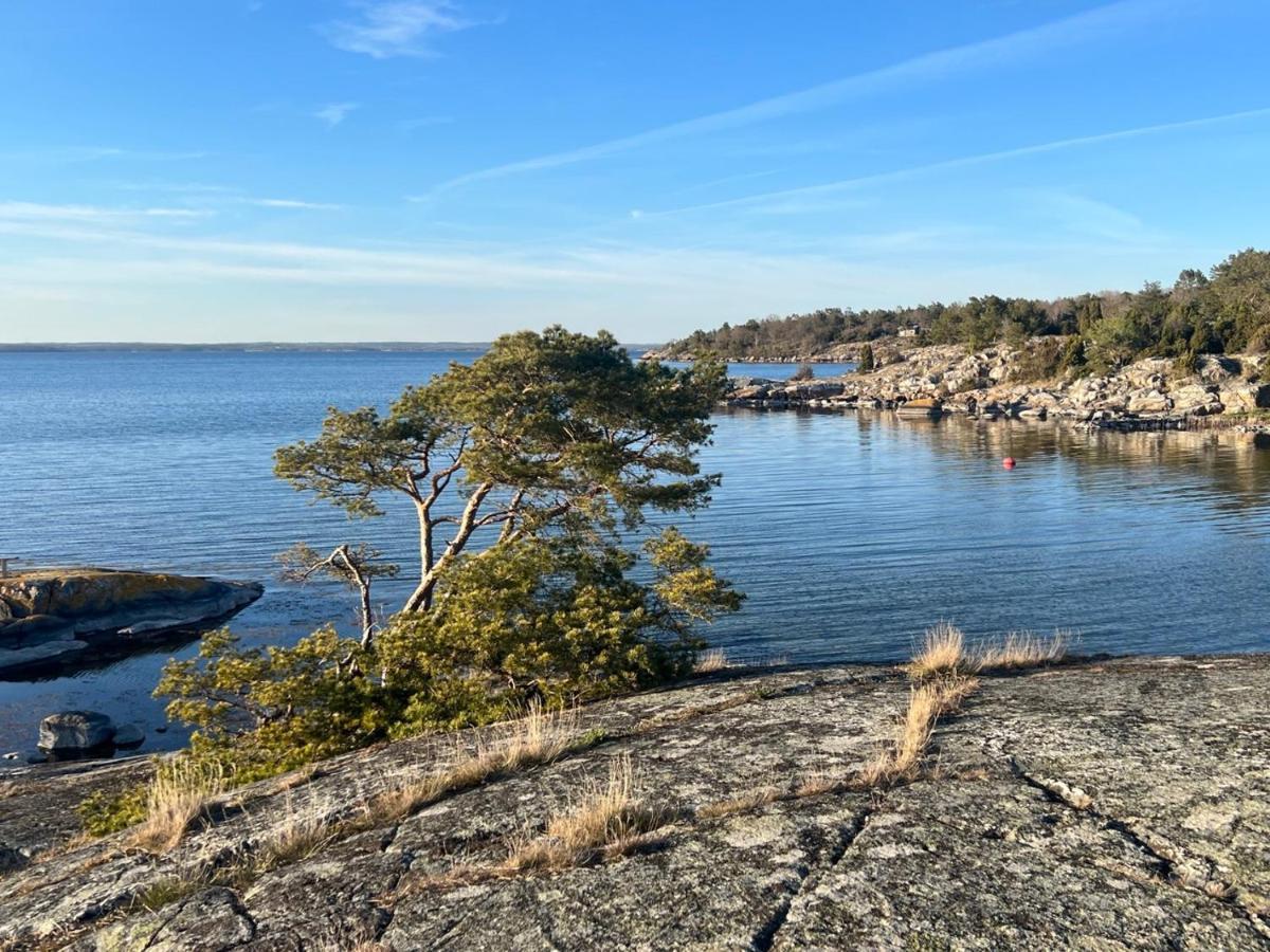 Exclusive Tranquil Villa By The Sea, Boat Available Drottningskär Exterior photo
